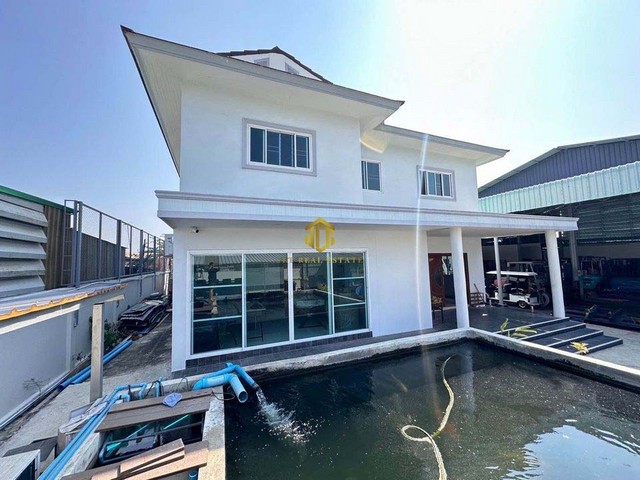 ขายโกดังแบบเปิด เนื้อที่ทั้งหมด 1 ไร่ บางโฉลง บางพลี สมุทรปราการรหัสทรัพย์ : FS181(กรุณาใช้รหัสนี้ในการสอบถาม FS181)พื้นโกดังตอกเสาเข็มแน่น รับน้ำหนักได้เยอะมีสำนักงาน 5-6 ห้องมีบ้าน 2 ชั้นบ่อปลาคราฟไฟฟ้า 3 เฟส น้ำประปารถเทรลเลอร์เข้าออกได้พิกัด : ต.บางโฉลง อ.บางพลี จ.สมุทรปราการราคาขาย 32,000,000 บาทTel: 062-6284052 (Thai)Line ID: 0626284052Tel: 085-1498866 (Chinese, English)Line ID: 0851498866Wechat: zhou20171188Facebook Fanpage: JLT Real Estate ซื้อ/ขาย/เช่า โรงงาน �