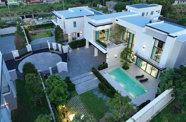 ขายบ้านเดี่ยวหรู โครงการ The Master Ratchapruek-Pinklao เดอะ มาสเตอร์ ราชพฤกษ์ ปิ่นเกล้า ซอยสวนผัก 29 ใกล้รถไฟฟ้าสายสีแดง พื้นที่ใช้สอยสูงสุด 720 ตร.ม.ราคาเริ่มต้น 55,000,000 บาทติดต่อ คุณช่อผกา โทร 0616198565 LINE 0616198565สำรอง LINE 0812523279 ส่งลิ้งก์ไว้ได้เลยรายละเอียดทรัพย์บ้านเดี่ยวระดับลักซ์ชัวรี โครงการใหม่ The Master ราชพฤกษ์ ปิ่นเกล้า ตั้งอยู่บนทำเลศักยภาพย่านราชพฤกษ์ ตลิ่งชัน ใกล้รถไฟฟ้าและทางด่วน เด�