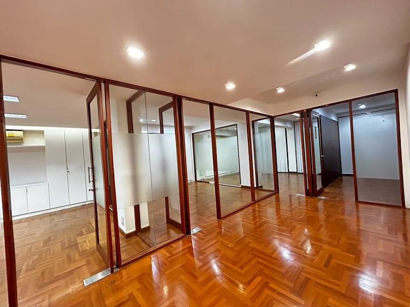 ขายหรือให้เช่าอาคารพาณิชย์ 4 ชั้น กิ่งแก้ว ซอย 62/2 บางพลี สมุทรปราการ ใกล้สนามบินสุวรรณภูมิ เหมาะสำหรับออฟฟิศ บริษัท หรือศูนย์กระจายสินค้าติดต่อAgent คุณบัวโทร 0936464597Line Bua093ราคาขาย47,000,000 บาทราคาเช่า220,000 บาทต่อเดือนรายละเอียดทรัพย์อาคารพาณิชย์ 4 ชั้น ขนาดใหญ่ ตั้งอยู่ในทำเลศักยภาพย่านกิ่งแก้ว บางพลี จังหวัดสมุทรปราการ ใกล้สนามบินสุวรรณภูมิและถนนบางนา ตราด เหมาะสำหร