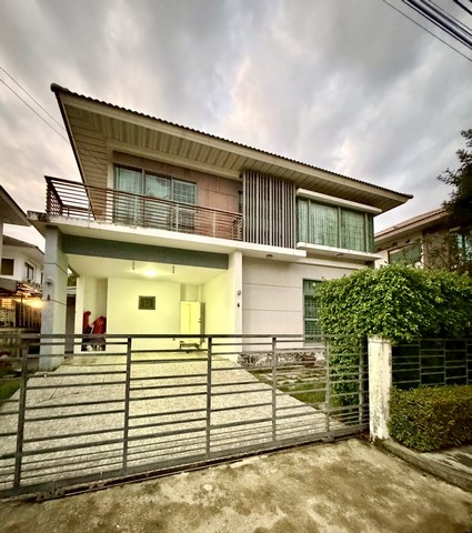 ขายบ้านราชพฤกษ์ขายบ้านเดี่ยว Perfect Place ราชพฤกษ์ – เฟส 2 บ้านหลังใหญ่ 4 ห้องนอน มีสวนรอบบ้าน ทำเลดีมาก ใกล้ เซ็นทรัล เวสต์เกต/  เซ็นทรัล เวสต์วิลล์/  เดอะ คริสตัล เอสบี ราชพฤกษ์บ้านเดี่ยวในโครงการคุณภาพ บรรยากาศเงียบสงบ เป็นส่วนตัว เหมาะสำหรับครอบครัวที่ต้องการพื้นที่ใช้สอยกว้าง และทำเลที่เดินทางสะดวก รายล้อมด้วยห้าง ร้านอาหาร โรงเรียน และโรงพยาบาลรายละเอียดบ