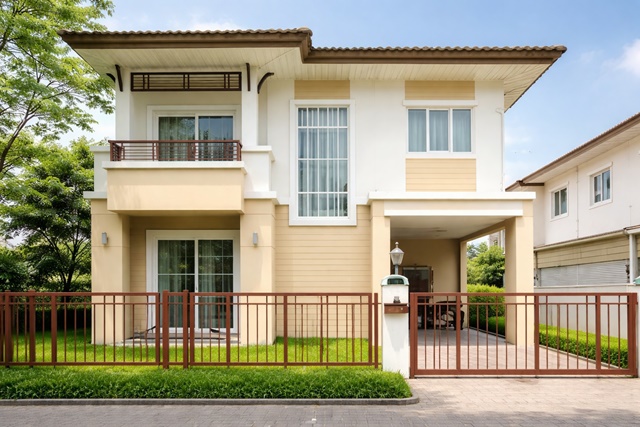 เทพารักษ์-วงแหวน บ้านเดี่ยว 2 ชั้น 3 นอน 2 น้ำ ใกล้ BTS เทพารักษ์ 1.8 กม. บ้านมุม 56 ตร.ว. 230 ตร.ม. 24,999 B-M. ขาย 3.499 ลบ.บรรยากาศสงบ เป็นส่วนตัว เหมาะอยู่อาศัย ทำเลเทพารักษ์ เดินทางสะดวก ใกล้แหล่งงาน ตลาดแพรกษา 1.6 กม.สถานศึกษา โรงพยาบาล และสิ่งอำนวยความสะดวกครบครัน ในย่านสมุทรปราการ พฤกษาWongwaen-Theparak Two story detached house 3 bed 2 bath near BTS Thepharak 1.8 km. Corner house 56 sq.wa. 230 sq.m. 24,999 B-M Selling for 3.499 million baht. Peaceful and private atmosphere ideal for living Convenient location in Thepharak area close to workplac