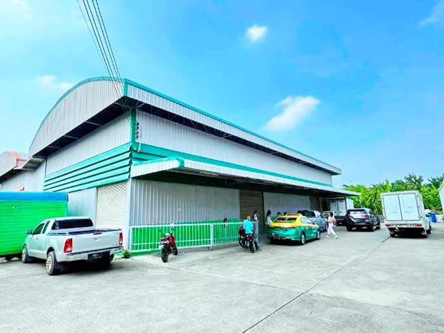 ใกล้เดอะมอลล์บางแค 900 ม.ถนนกาญจนาภิเษก 100ตร.ว. 350ตร.ม. เทอดไท ซอยบางแค โกดังให้เช่าพร้อมออฟิศ 1 นอน 1 น้ำ 44,998 B-M. เหมาะเก็บสินค้า และธุรกิจขนาดเล็ก เดินทางสะดวก ใกล้แหล่งชุมชน MRT หลักสอง 1.5 กม.และเชื่อมต่อหลายเส้นทางหลักสำคัญ ในย่านบางแค The Mall BangKhae 900 m. Warehouse for rent with 1 bed 1 bath office ThoetThai Soi BangKhae   Prime location on Kanchanaphisek Road 100sq.wa. 350sq.m. 44,999 B-M. Suitable for warehousing and small businesses Convenient transportation close to community areas 1.5 km. from MRT Lak Song and connected to several major routes in the Bang Khae areaเทอดไท ซอ�