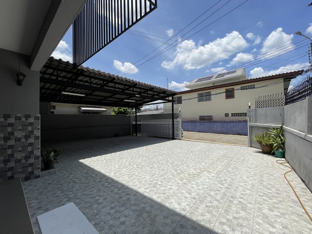 ให้เช่า บ้านเดี่ยว โชคชัย 4 ซอย76 ลาดพร้าว วังหิน เสนานิคม ใกล้ MRT โชคชัย 4 เดินทางสะดวกมาก เหมาะทำโฮมออฟฟิศ แหล่งชุมชนใกล้ของกินราคาเช่า 40,000 บาท / เดือน ( สัญญาขั้นต่ำ 1 ปี ประกัน 3 เดือน ล่วงหน้า 1 เดือน)ติดต่อ คุณช่อผกา โทร 0616198565 LINE 0616198565สำรอง LINE 0812523279 ส่งลิ้งก์ไว้ได้เลย-เนื้อที่ 60 ตารางวา จำนวน 3 ห้องนอน 3 ห้องน้ำ จอดรถได้ 5-6 คันเหมาะอยู่อาศัยและทำโฮมออฟฟิศพร้อมเครื่องปรับอาก�