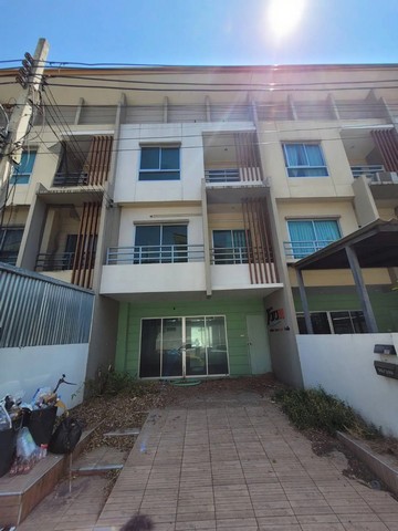   ขาย บ้านเดี่ยว/ทาวน์เฮ้าส์/คอนโด โครงการ  ทาวน์เฮ้าส์ เทมโป้ ทาวน์ รัตนาธิเบศร์-ไทรม้าถนน บางรักน้อย ตำบล บางรักน้อย อำเภอ เมืองนนทบุรี จังหวัด นนทบุรี  ราคาโปรโมชั่น   3,243,000   บาท    ลดจาก   3,600,000   บาท ราคาโปรโมชั่นตั้งแต่วันที่  2 มีนาคม - 31 พฤษภาคม 2569  รายละเอียดทรัพย์ -  เนื้อที่ 19.70 ตร.ว.  พื้นที่ใช้สอย 160.00 ตร.ม. -  บ้านหันไปทางทิศ ตะวันออกเฉียงเหนือ  พิกัดทรัพย์ : https://maps.app.goo.gl/6vDBKknQLeyChL1G