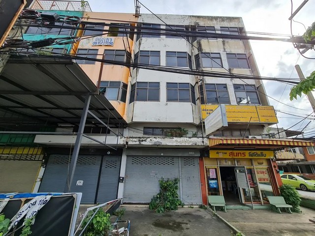   ขาย บ้านเดี่ยว/ทาวน์เฮ้าส์/คอนโด โครงการ อาคารพาณิชย์ บางขะแยง ถนน สายนนทบุรี-ปทุมธานี(ทล.307) ตำบล บางขะแยง อำเภอ เมืองปทุมธานี จังหวัด ปทุมธานี  ราคาโปรโมชั่น   3,270,000   บาท    ลดจาก  4,320,000    บาท ราคาโปรโมชั่นตั้งแต่วันที่  2 มีนาคม - 31 พฤษภาคม 2569  รายละเอียดทรัพย์ -  เนื้อที่ 39.00 ตร.ว.  พื้นที่ใช้สอย 502 ตร.ม. -  บ้านหันไปทางทิศ ตะวันออกเฉียงเหนือ  พิกัดทรัพย์ : https://maps.app.goo.gl/uuqxx6RB6ZJQj9od8  สถานที่ใ�