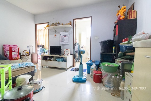 M0421[ขาย] เอเซ่ รัชดา (Aize Ratchada) คอนโดทำเลทอง รัชดา-วิภาวดี | Yield สูง 6% หรืออยู่เองก็คุ้ม!จุดเด่นที่ต้องจองทันที:•ทางเลือกที่ใช่: ขายพร้อมผู้เช่า หรือเลือกอยู่เองก็ได้ (รับค่าเช่า 7,200.-/เดือน ทันที!) •ชั้น 5 (อาคาร 7 ชั้น) | พื้นที่ 34.07 ตร.ม. | เพดานสูง 2.60 ม. โปร่งสบาย•** Layout ลงตัว:** 1 ห้องนอน 1 ห้องน้ำ แยกสัดส่วนชัดเจน พร้อมแอร์ 2 เครื่อง•ค่าใช้จ่ายต่ำ: ค่าน้ำ 18.-/หน่วย | ส่วนกลางเพียง 1,022.-/เดือน (�