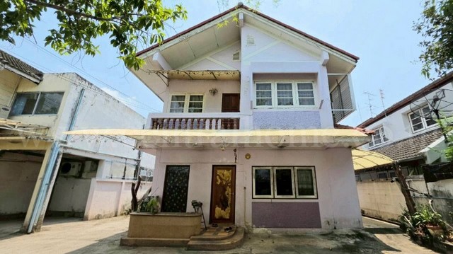 รหัสทรัพย์ N1020บ้านเดี่ยว 70 ตารางวา หมู่บ้านเสนานิเวศน์โครงการ2 บ้านสวย สภาพดีมาก พร้อมอยู่ที่ตั้ง :&nbsp;ถนนประเสริฐมนูกิจ แขวงจรเข้บัว เขตลาดพร้าว กรุงเทพมหานคร 10230รายละเอียดทรัพย์- บ้านเดี่ยว 2 ชั้น พร้อมที่ดินขนาด 70 ตารางวา พื้นที่ใช้สอย 120 ตารางเมตร- 4 ห้องนอน, 2 ห้องน้ำ, 1 ห้องครัว, 1 ห้องทานอาหาร, 1 ห้องนั่งเล่น, 1 ห้องรับแขก, 4 ที่จอดรถ- แอร์ 7 เครื่อง, เครื่องทำน้ำอุ่น 1 ต�