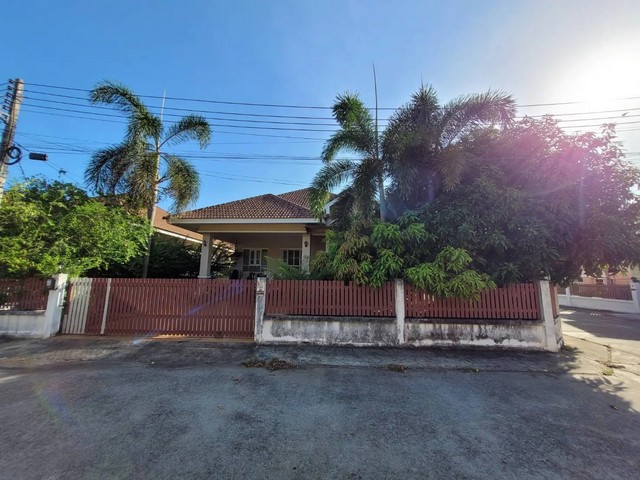   ขาย บ้านเดี่ยว/ทาวน์เฮ้าส์/คอนโด โครงการ สุขสมบูรณ์ สุราษฎร์ธานีถนน ปทุมพร ตำบล มะขามเตี้ย อำเภอ เมืองสุราษฎร์ธานี จังหวัด สุราษฎร์ธานี  ราคาโปรโมชั่น   3,135,000   บาท    ลดจาก   3,542,000   บาท ราคาโปรโมชั่นตั้งแต่วันที่  2 มีนาคม - 31 พฤษภาคม 2569  รายละเอียดทรัพย์ -  เนื้อที่ 75.60 ตร.ว.  พื้นที่ใช้สอย 133.26 ตร.ม. - 3 ห้องนอน 2 ห้องน้ำ  -  บ้านหันไปทางทิศ ตะวันออกเฉียงเหนือ  พิกัดทรัพย์ : https://maps.app.goo.gl/ZRZi7