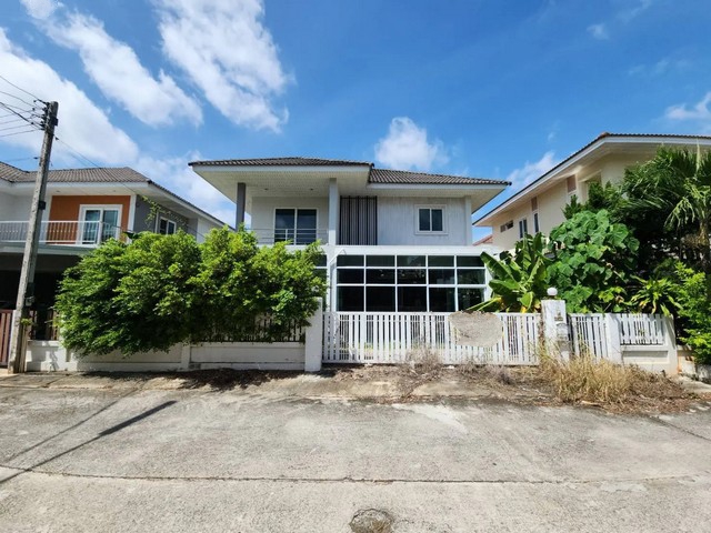   ขาย บ้านเดี่ยว/ทาวน์เฮ้าส์/คอนโด โครงการ สุขสมบูรณ์ในบาง  ถนน บางใบไม้-บางไทร(สฏ.2007) ตำบล บางใบไม้ อำเภอ เมืองสุราษฎร์ธานี จังหวัด สุราษฎร์ธานี  ราคาโปรโมชั่น  3,072,000    บาท    ลดจาก   3,905,000   บาท ราคาโปรโมชั่นตั้งแต่วันที่  2 มีนาคม - 31 พฤษภาคม 2569  รายละเอียดทรัพย์ -  เนื้อที่ 52.50 ตร.ว.  พื้นที่ใช้สอย 157.75 ตร.ม. -  บ้านหันไปทางทิศ ตะวันออกเฉียงเหนือ  พิกัดทรัพย์ : https://maps.app.goo.gl/2JZAvrjqPLwkynUD6  สถานที่ใ�