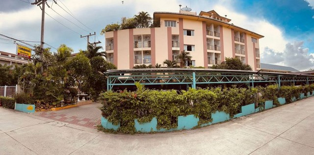 TEL : 092-288 9359 คุณดนิตาLine : https://line.me/ti/p/yxo92dHWP1รายละเอียด : เนื้อที่ขนาด 1 ไร่รวมห้อง ชั้น 1-5 ทั้งหมด 94 ห้องราคาขาย 85,000,000 บาทค่าธรรมเนียมโอน คนละครึ่งชั้น 1 ห้องพัก 19 ห้องห้องรับแขก 1 ห้องออฟฟิศ 1 ห้องห้องเก็บของ 3 ห้องบ้านพักพนักงาน 1 ห้องชั้น 2,3,4ห้องพัก 57 ห้องชั้น 5ห้องนอน 6 ห้องห้องพระ 1 ห้องห้องเก็บของ 2 ห้องห้องแต่งตัว 1 ห้องห้องครัว 1 ห้องโถงใหญ่ 1 ห้องสวนลอยฟ้า+บ่อปลา 1 ( 204 ตร.ม.)ชั้น 6mini bar 1mini cine