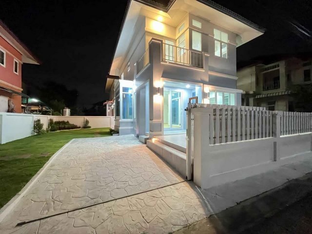 ขายบ้านเดี่ยว 2 ชั้น 51 ตร.ว. 4 ห้องนอน บ้านฟ้ากรีนพาร์ค รังสิต คลอง 2 ใกล้ตลาดนานาเจริญ *** ราคาพิเศษ 4.2 ล้านบาทติดต่อ::  ชยา โทร/ID Line:: 0942823961   Link Line:: https://line.me/ti/p/3xFA1An8Kcรหัส# T26-408 บ้านเดี่ยว 2 ชั้น บ้านฟ้ากรีนพาร์ค รังสิต คลอง 2 พร้อมอยู่เนื้อที่ 51 ตร.ว. 4 ห้องนอน 2 ห้องน้ำเพดานสูง โปร่งโล่ง พร้อมสวนสวยระบบน้ำ-ไฟใหม่ ครัวต่อเติม กระจกกันแสง ประตูหน้าต่างของดี upvc รั้วสแตนเลส สถานที่ใกล้เคียง  - 