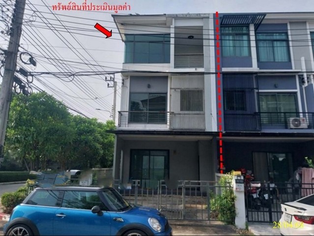   ขาย บ้านเดี่ยว/ทาวน์เฮ้าส์/คอนโด โครงการ  ขาย ทาวน์เฮ้าส์  เขตสะพานสูง กรุงเทพมหานคร  แขวงทับช้าง เขตสะพานสูง กรุงเทพมหานคร  ราคาโปรโมชั่น   3,287,000   บาท    ลดจาก    4,730,000   บาท ราคาโปรโมชั่นตั้งแต่วันที่  13 มีนาคม - 31 พฤษภาคม 2569  รายละเอียดทรัพย์ -  เนื้อที่ 0-0-28.4   ตารางวา   -  บ้านหันไปทางทิศ  ตะวันตกเฉียงเหนือ  พิกัดทรัพย์ : https://maps.app.goo.gl/P558s68EhCofnZQQ8  สถานที่ใกล้เคียง   -  ตลาดน้ำขวัญเรียม -  โรงเ