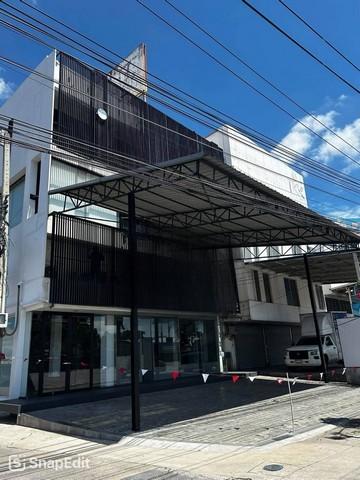 ให้เช่าอาคารพาณิชย์4ชั้น860ตร.ม.ถนนกิ่งแก้วบางนาเหมาะทำโชว์รูมสำนักงานมีที่จอดรถมีหลายคันราคาเช่า 220,000 บาท / เดือน ( ประกัน 2-3 เดือน ล่วงหน้า 1 เดือน )ที่ตั้ง ถนนกิ่งแก้ว ตำบลราชาเทวะ อำเภอบางพลี สมุทรปราการ 10540ติดต่อ : คุณภัสพงณ์ 0634098164Line : binkem22https://www.facebook.com/profile.php?id=61581484955548พื้นที่ใช้สอย 860 ตารางเมตร จำนวน 4 ชั้น พื้นที่จอดรถ 116 ตร.ม. (จอดข้างหน้าได้ 3 คัน จอดข้างหลังได้ 10 คัน)มี แอร์ทุกห้