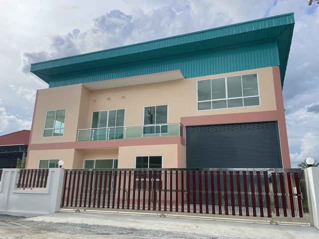 ขายโรงงานเนื้อที่ทั้งหมด 1 ไร่ พื้นที่สีม่วง สามพราน นครปฐมรหัสทรัพย์: FS245(กรุณาใช้รหัสนี้ในการสอบถาม FS245)โรงงานขนาด 18x38 เมตรหลังคาบุฉนวน PU หนา 1 นิ้ว กันความร้อนได้ดีพื้นโรงงานรับน้ำหนัก 2 ตัน/ตรม.เคลือบพื้น Epoxy 100% สะอาดสำนักงาน 2 ชั้นพื้นปูกระเบื้อง Cotto เกรดพรีเมียมไฟฟ้า 3 เฟสประตูม้วนไฟฟ้า 2 บาน ประตูรั้วหน้าโรงงานกว้าง 10 เมตรลานคอนกรีตรอบอาคารรถเทรลเลอร์เข้าออกส�