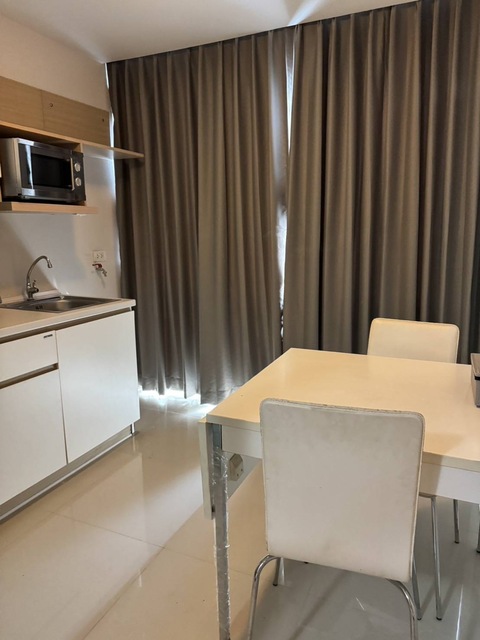 Sub1502ขายคอนโด พราว เอ็กซ์ทู (Proud X2) พร้อมผู้เช่า ทำกำไรต่อได้เลย ปากเกร็ด นนทบุรี เจ้าของขายเองราคาขาย 1.85 ล้านบาท ขายด่วนมีผู้เช่า เช่าอยู่เดือนละ 7,000฿ สามารถทำกำไรต่อได้เลย แจ้งวัฒนะ19 ตรงข้ามเซ็นทรัลแจ้งวัฒนะ ขนาด 33.4 ตร.ม.1ห้องนอน 1 ห้องน้ำอยู่ตึกหน้า ชั้น2 วิวสระน้ำเดินไปขึ้นรถไฟฟ้าสายสีชมพู(สถานีแจ้งวัฒนะ-ปากเกร็ด28) และเซ็นทรัลแจ้งวัฒนะได้ 200 เมตร/ตลาด 150 เมตรและข�