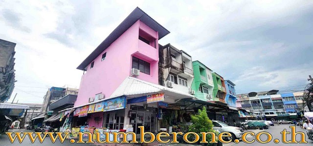 ม.รามอินทรานิเวศน์ ซ.รามอินทรา 67 ถ.รามอินทรา ขว.จระเข้ ข.บางกะปิ จ.กรุงเทพฯรหัสทรัพย์ :16625ประเภท :อาคารพาณิชย์,สำนักงานโครงการ :ม.รามอินทรานิเวศน์ ซ.รามอินทรา 67 ถ.รามอินทราที่ตั้ง :ขว.จระเข้ ข.บางกะปิ จ.กรุงเทพฯโซน :โซน Cเนื้อที่ :14 ตร.ว.ห้องนอน :2 ห้องห้องน้ำ :4 ห้องห้องอื่น ๆ :ห้องจำนวนชั้น :4 ชั้นชั้นบน :กระเบื้องชั้นล่าง :กระเบื้องขายอาคารพาณิชย์ สูง 4 ชั้น เนื้อที่ 14 ตร.ว. ต�