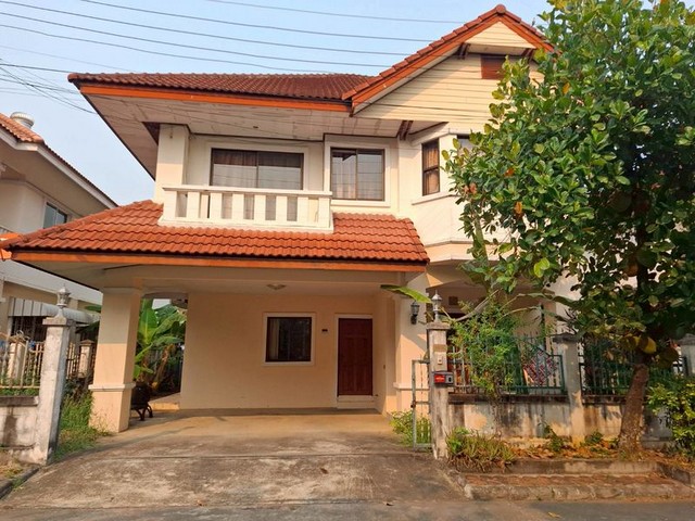 ขายบ้านเดี่ยว 2 ชั้น ในโครงการกุลพันธ์วิลล์ 7 (Koolpunt Ville 7) แม่เหียะ เชียงใหม่ทำเลศักยภาพ ใกล้เมือง เดินทางสะดวก เหมาะสำหรับอยู่อาศัยหรือซื้อเพื่อลงทุนปล่อยเช่าราคาเพียง 4.6 ล้านบาทรายละเอียดบ้านเนื้อที่ 54 ตารางวา3 ห้องนอน3 ห้องน้ำ1 ห้องครัว1 ห้องรับแขกเฟอร์นิเจอร์และเครื่องใช้ไฟฟ้าแอร์ 4 เครื่องเครื่องทำน้ำอุ่น 2 เครื่องตู้เย็น 1 เครื่องปั๊มน้ำ + แทงค์น้ำเฟอร์นิเ�