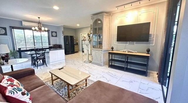 ขาย บ้านเดี่ยว 2 ชั้น โครงการ มัณฑนา ศรีนครินทร์ - บางนา Mantana Srinakarin-Bangnaใกล้ MEGA BANGNA ถนนหนามแดงปรับลดราคาลง เหลือ 11,500,000 บาท ค่าใช้จ่าย ณ วันโอนคนละครึ่งติดต่อ คุณช่อผกา โทร 0616198565 LINE 0616198565สำรอง LINE 0812523279 ส่งลิ้งก์ไว้ได้เลย- โครงการของ LAND & HOUSES- เนื้อที่ 73.2 ตารางวา -พื้นที่ใช้สอย 203 ตารางเมตร - 4 ห้องนอน 3 ห้องน้ำ-แอร์ทุกห้อง(6ตัว)- 1 ห้องรับแขก 1 ห้องเอนกประสงค์(ต่อเติม) 1 ห้องครัว- คลับเฮ้า - สวน ส�