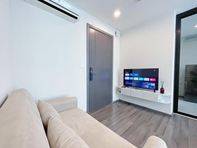 The Base Park West Safe Convenient Peaceful 35th Floor BTS Onnut***Property sales/rental services and consultation available. Contact us anytime.***For more details, photos, or to schedule a viewing:Contact: Ekachai (Aui)Tel. 089-799-5598Line ID: @auiauiaui001 (Add @ at the beginning)Room Type: 1 Bedroom, 1 BathroomSize: 27.21 sq m, 35th FloorNew, clean, beautifully decorated, ready to move in.Details:--------------------------------------------------------------Sale Price: 2.98 Million Baht--------------------------------------------------------------*Nearby Landmarks (Information from Google Map):2. Tesco Lotus3. BTS On Nut4. Habito5. Century Mall6. BTS On Nut--------------------------------------------------------------Rental Conditions:1-year lease agreement1 month advance rent, 2 months security deposit.