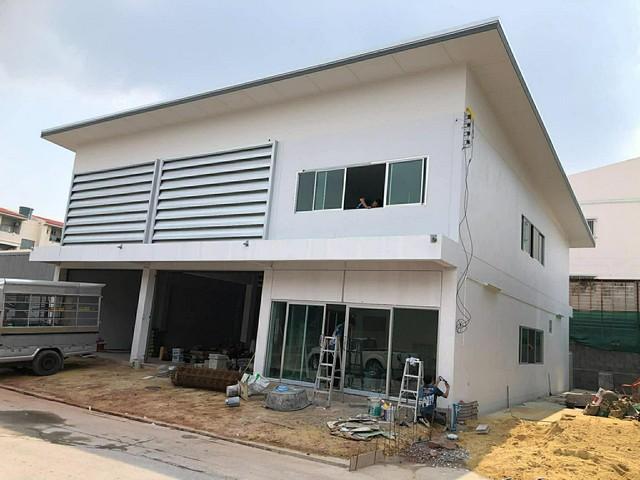 ให้เช่าโกดังสร้างใหม่ มีออฟฟิศ ถนนเอกชัย- บางบอน รถเทรลเลอร์ เข้าได้สนใจติดต่อคุณเจี๊ยบ 092-851-6969Line:keti2522โกดังสร้างใหม่พื้นที่ใช้สอย 400 ตารางเมตรมีออฟฟิศสำนักงานส่วนชั้นสองสามารถเป็นห้องพักหรือออฟฟิศได้ด้วยค่ะค่าเช่าเดือนละ 50,000 บาท เงินประกันสัญญาเช่า 200,000 บาทซอย เอกชัย 87 แขวงคลองบางบอน เขตบางบอน กรุงเทพมหานคร 10150ทำเลเยี่ยมใกล้แหล่งชุมชน ธนาคาร ตลาด หาแรงงานสะ�