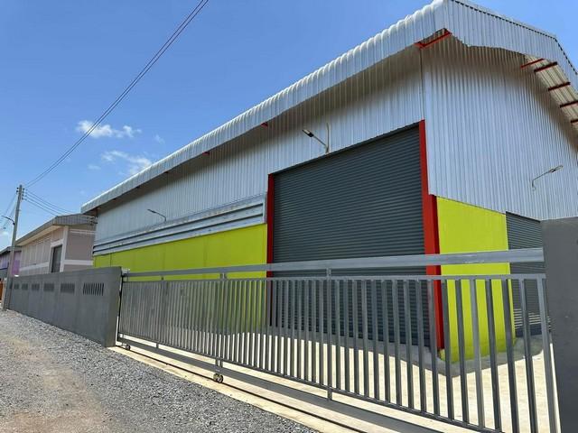 ให้เช่าโกดัง ติดถนนกาญจนาภิเษก รถใหญ่เข้าใด้ พื้นที่ต่อหลัง กว้าง10 ม. ยาว24ม. พื้นที่ใช้สอยทั้งหมดต่อหลัง 530 ตรม.(RK966)ติดต่อAgent : คุณเด่นชัย: 09-8481-8989:06-2839-4747ID Line :0984818989โกดังต.ตลองพระอุดม. อ.ลาดหลุมแก้วที่อยู่โกดัง ต.ตลองพระอุดม. อ.ลาดหลุมแก้ว. จ.ปทุมธานี ติดถนนกาญจนาภิเษกพื้นที่ต่อหลัง กว้าง10 ม. ยาว24ม. พื้นที่ใช้สอยทั้งหมดต่อหลัง 530 ตรม.ราคาค่าเช่าต่อเดือน 40,000)มัดจำ 2 เดือน ค่าเช่า