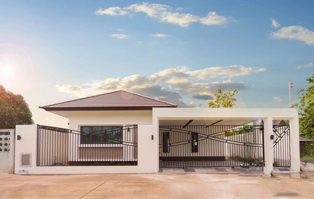 สุดคุ้ม #โซนหางดง #พูลวิลล่าพร้อมอยู่ ราคา 3.5 ล้าน 65 ตรว. #บ้านสร้างใหม่ชั้นเดียว พร้อมสระว่ายน้ำส่วนตัว ใช้วัสดุเกรด A ทําเลเด่น ใกล้เมือง เดินทางสะดวก สัมผัสกับประสบการณ์ใหม่ ที่โดนใจคุณ (ราคาพิเศษนี้เฉพาะ เม.ย. 69 นี้เท่านั้น)ที่ดิน ขนาด 65 ตร.ว. พื้นที่ใช้สอย 170 ตร.ม.3 ห้องนอน 4 ห้องนํ้า1 ห้องครัว1 ห้องรับแขก2 ที่จอดรถฝ้าสูง 3.40 ม.สระว่ายนํ้าขนาด 3x7 ม. ลึก 1.20 ม.พร้อมนํ้าตกรา�