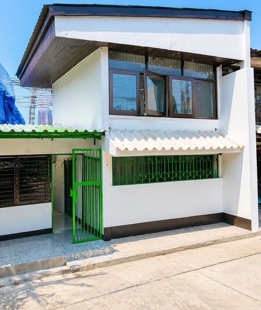 ใกล้BTS สะพานควาย 750 ม. 25 ตร.วา.200 ตร.ม.ซ.อินทามระ 1-8 ทาวน์เฮ้าส์ 2 นอน 1 น้ำ  14,998B-M. เหมาะอยู่อาศัยในเมือง ทำเลศักยภาพใจกลางพญาไท ใกล้แหล่งงาน และสิ่งอำนวยความสะดวกครบครัน ทำเลดี ใกล้รพ.เปาโลพหลโยธิน 900 ม.และแยกสะพานควาย เดินทางสะดวก เชื่อมต่อถนนสายหลักหลายเส้นBTS Saphan Khwai 750m. 25 sq.wa. 200 sq.m.Soi Inthamara 1-8 2-bed 1-bath townhouse near  14,998 B-M ideal for city living prime location in the heart of Phaya Thai close to workplaces and complete amenities good location near Paolo Phaholyothin Hospital 900 m. and Saphan Khwai intersection convenient transpo