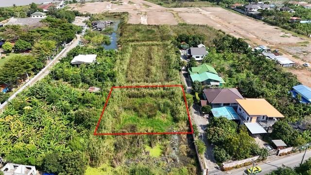 รหัสทรัพย์&nbsp; 6652ที่ดินเปล่า 266 ตร.วา&nbsp;ถนนโยธาธิการ นนทบุรี แยกตาลเดี่ยว - วัดบางบัวทองที่ตั้ง&nbsp;:&nbsp;ซอยท่าอิฐ 15 ถนนราชพฤกษ์&nbsp;ตำบลท่าอิฐ อำเภอปากเกร็ด&nbsp;จังหวัดนนทบุรี&nbsp;11120รายละเอียดทรัพย์- ที่ดินเปล่า เนื้อที่ดิน 2&nbsp;งาน 66&nbsp;ตารางวา กว้าง 32.73&nbsp;เมตร ลึก 34.22&nbsp;เมตร- ทำเลดี เหมาะสำหรับทำที่พักอาศัย, บริษัท, โกดังเก็บสินค้า, ห้องพัก, รีสอร์ท, ร้านอาหาร-&nbsp;อยู่ในทำเลย่านใจกล�