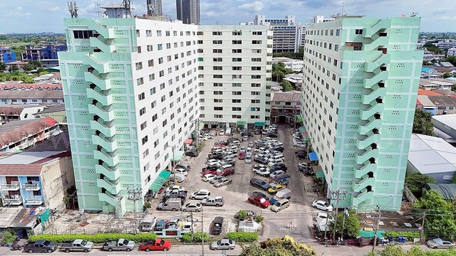 รหัสทรัพย์ : N0634คอนโด ดอนเจดีย์ สนามบินน้ำ นนทบุรี เหมาสำหรับลงทุน Yield สูง&nbsp;มีจำนวนหลายห้อง&nbsp;ที่ตั้ง : ถนนสนามบินน้ำ ตำบลบางกระสอ&nbsp;อำเภอเมืองนนทบุรี&nbsp;จังหวัดนนทบุรี 11000รายละเอียดทรัพย์- มีจำนวนหลายห้องให้เลือก&nbsp;มีผู้เช่าเต็มเกือบ 90%&nbsp;- มีลิฟต์จำนวน 3 ตัว และ ร้านอาหารสิ่งอำนวยความสะดวกสำหรับผู้เช่า-&nbsp;เหมาะสำหรับซื้อเพื่ออยู่อาศัยเองหรือปล่อยเช่าเก็บ Passive Inc