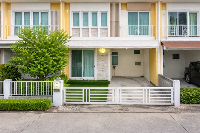 สะพานพระราม7 ปิ่นเกล้า ทาวน์โฮม 3-4นอน 2น้ำ ใกล้เซเว่น อีเลฟเว่น 100ม.  บ้าน 2 ชั้น MRT บางบำหรุ ตลาดครอบครัว บางกรวย 300ม.  กฟผ. 2.14 กม.ฟังก์ชันครบ พร้อมแอร์ 4 เครื่อง 12,998B-M  เหมาะอยู่อาศัยย่าน เดินทางสะดวก ใกล้แหล่งชุมชน ขนาดพื้นที่ใช้สอยลงตัวสำหรับครอบครัวRama VII Bridge. Townhome 3-4beds 2baths 7-Eleven 100m MRT Bang Bamru Family Market BangKruai 300m. EGAT 2.14km. 12,998B-M and local fresh market 300m 2 storey house 1parking space fully functional 4 a/c ideal for living Pinklao area convenient access to community amenities and transport routesวัดกระโจมทอง 