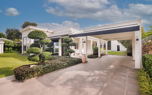 AOM 2669ขายบ้านเดี่ยวชั้นเดียวพร้อม POOL VILLA ไกล้อ่างเก็บน้ำมาบประชันราคา 26 ล้านบาทพิกัดไกล้อ่างเก็บน้ำมาบประชัน ที่ดิน 290 ตารางวา 3 ห้องนอน4 ห้องน้ำ จอดรถ 2 คัน ชื่ิิอบริษัท ค่าโอน 50/50ติดต่อขอรูปและรายละเอียดเพิ่มเติม  สนใจนัดชมสถานที่จริงContact  TEL/LINE คุณต๋อม 081-925-2443          TEL/LINE คุณต๋อย 086-542-7078อสังหาริมทรัพย์ ยินดีรับฝากขาย-เช่า อสังหาริมทรัพย์ทุกชนิด