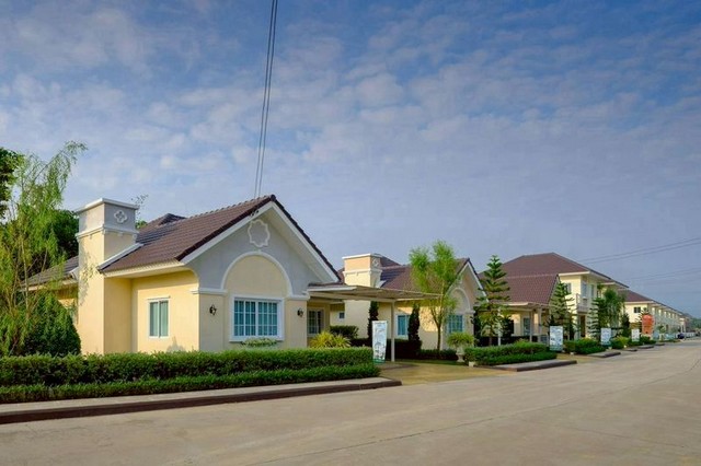 ราคาเพียง 3.79 ล้าน #ดีญ่าวาเล่ย์ #ฟลอเรสต้า #สันทราย – #แม่โจ้ บ้านชั้นเดียวหลังใหญ่ ตกแต่งครบ #หิ้วกระเป๋าเข้าอยู่ได้เลย ทำเลดี #ติดถนนใหญ่ #ใกล้แม่โจ้ เหมาะทั้งอยู่อาศัยและลงทุนรายละเอียดบ้านที่ดิน 70 ตารางวา3 ห้องนอน | 2 ห้องน้ำ | 2 ที่จอดรถบ้านเดี่ยวพื้นที่กว้าง อยู่สบาย เป็นส่วนตัวเฟอร์นิเจอร์บิ้วอินครบทั้งหลังพร้อมเข้าอยู่ทันที (Move-in Ready)ฟังก์ชันลงตัว ใช้งานไ�