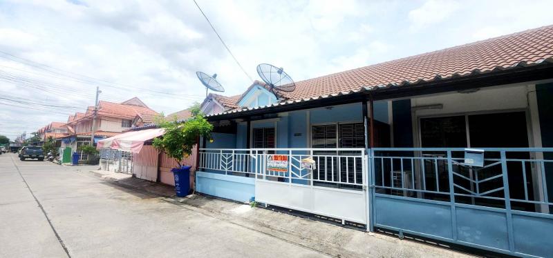 ขายบ้าน หมู่บ้านพฤกษา 38/1 ถ.บางกรวย-ไทรน้อย อ.ไทรน้อย จ.นนทบุรีรหัสทรัพย์ :16592ประเภท :บ้านเดี่ยว / บ้านแฝดโครงการ :หมู่บ้านพฤกษา 38/1 ถ.บางกรวย-ไทรน้อย อ.ไทรน้อย จ.นนทบุรีที่ตั้ง :ต.ไทรน้อย อ.ไทรน้อย จ.นนทบุรีโซน :โซน Dเนื้อที่ :18 ตร.ว.พื้นที่ใช้สอย :48 ตร.ม.รายละเอียดเพิ่มเติม         ขายทาวน์เฮ้าส์ 1 ชั้น เนื้อที่ 18 ตร.ว. มี 2 ห้องนอน 1 ห้องน้ำ ต่อเติมครัวบิลท์อิน ต่อเติมห้องซักล้าง ตก�