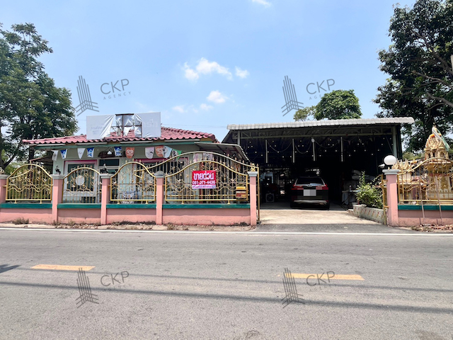 ขาย บ้านเดี่ยว ที่ตอบโจทย์การใช้ชีวิตเรียบง่ายแต่ครบความสะดวก บนที่ดินกว้าง 133 ตร.วา พร้อม 2 ห้องนอน 2 ห้องน้ำ ใกล้ MRT บางพลู เซ็นทรัล เวสต์เกต อิเกีย บางใหญ่ และโรงพยาบาลชั้นนำหลายแห่ง | รหัส 93313 ต.บางเลน อ.บางใหญ่ นนทบุรี สนใจติดต่อสอบถามได้ค่ะรายละเอียด (Description)- ขนาด 133 ตร.วา- บ้าน 1 ชั้น- 2 ห้องนอน 2 ห้องน้ำ- ที่จอดรถ 3 คันการเดินทาง - ถนนบางกรวย-ไทรน้อย  800 เมตร- MRT บางพลู  1.7 กิโ