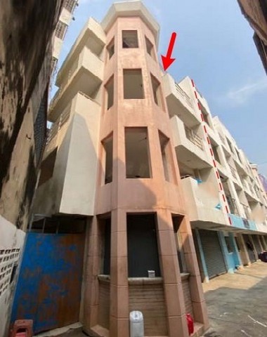   ขาย บ้านเดี่ยว/ทาวน์เฮ้าส์/คอนโด โครงการ  ขาย อาคารพาณิชย์ เขตบางรัก กรุงเทพมหานคร  แขวงสีลม เขตบางรัก กรุงเทพมหานคร  ราคาโปรโมชั่น  6,318,000    บาท    ลดจาก   14,630,000    บาท ราคาโปรโมชั่นตั้งแต่วันที่  13 มีนาคม - 31 พฤษภาคม 2569  รายละเอียดทรัพย์ -  เนื้อที่ 0-0-15.5 ตารางวา   -  บ้านหันไปทางทิศ  เหนือ  พิกัดทรัพย์ :  https://maps.app.goo.gl/ET2HHeNjLZsFgtPz6  สถานที่ใกล้เคียง   -  เซ็นทรัล บางรัก 800m. -  สถานีรถไฟฟ้าสุรศักดิ์ 75