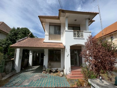 ขายด่วน !!! Rare Item บ้านเดี่ยวที่ดินใหญ่สะใจ 83 ตร.ว ทำเลทองใกล้บางแสน-หนองมน หมู่บ้านคันทรี่ปาร์ค ชลบุรี (บางแสน-ห้วยกะปิ) ราคานี้หาไม่ได้แล้ว !!.TPI-2972.โครงการ: หมู่บ้านคันทรี่ปาร์ค ชลบุรี - ขนาดที่ดิน: 83  ตร.วา - พื้นที่ใช้สอย: 220 ตร.ม. - ฟังก์ชั่น 4 ห้องนอน | 3  ห้องน้ำ | 2 ที่จอดรถ |1 ห้องครัว 1 ห้องนั่งเล่น 1 ห้องกระจก  .รายละเอียดบ้าน :- ชั้นบน : มี 3 ห้องนอน 2 ห้องน้ำ เป็น 2 ห้องนอนเล็ก มีห้อ�