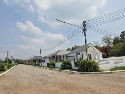 ขายที่ดิน เขาใหญ่ ปากช่อง 302 ตร.วา | ที่ดินในโครงการ Green Montana | หน้ากว้าง 28 ม. เหมาะสร้างบ้านพักหรู ใกล้กรุงเทพ .TPI-2968.ที่ดินในโครงการ Green Montana Pak Chong ขนาด 302 ตร.วา (ประมาณ 28×43 ม.) ล้อมรั้วแล้ว ใช้งานเป็นแปลงเดียวทันที จุดเด่นคือหน้ากว้าง 28 เมตร วางบ้านได้สวย โปร่ง และจัดสวนได้ลงตัว เหมาะสร้างบ้านพักตากอากาศหรืออยู่อาศัยจริงในโครงการที่มีคนอยู่จริง น้ำ–ไฟพร้อม ใกล้เมืองปากช่อ�