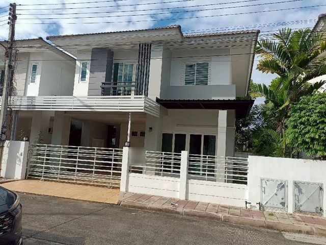 ให้เช่า 28,000 บาท #Urbana2 #แม่เหียะ บ้านเดี่ยวสวย 2 ชั้น #เฟอร์นิเจอร์ครบ ในโครงการคุณภาพ #หลังบิ๊กซีแม่เหียะ ทำเลทอง ใกล้เมือง เดินทางสะดวกสุดๆ พร้อมเข้าอยู่รายละเอียดบ้าน:เนื้อที่ 49 ตรว.พื้นที่ใช้สอย 190 ตรม.3 ห้องนอน | 3 ห้องน้ำ1 ที่จอดรถแอร์ 4 เครื่อง | เครื่องทำน้ำอุ่น 2 เครื่องทีวี,ตู้เย็น,ไมโครเวฟ,เครื่องซักผ้าค่าเช่า: 28,000 บาท/เดือน รวมค่าส่วนกลางเรียบร้อยแล้วสิ่งอำนวย