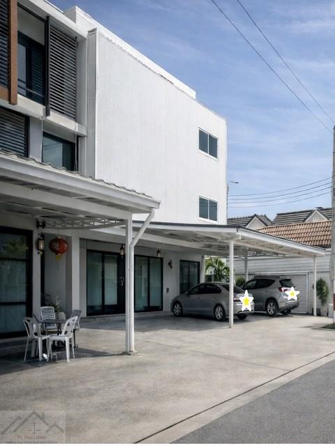 ให้เช่าอาคารพาณิชย์ 2 คูหา 3.5 ชั้น พร้อมห้องดาดฟ้า หลังมุม ใกล้เมกะบางนาเหมาะทำธุรกิจที่ยังมีโอกาสเติบโตในพื้นที่ เช่น คลินิก หรือ Premium Spa ( จดทะเบียนได้ )ราคาขาย 12,000,000 บาทราคาเช่า 52,000 บาท / เดือน ( สัญญาขั้นต่ำ 1 ปี ประกัน 2 เดือน ล่วงหน้า 1 เดือน )ที่ตั้ง ตำบลบางแก้ว อำเภอบางพลี จังหวดสมุทรปราการติดต่อ : คุณภัสพงณ์ 0634098164Line : deedee23https://www.facebook.com/profile.php?id=61581484955548เนื้อที่ 46 ตารางวา พื้นที่ใช�