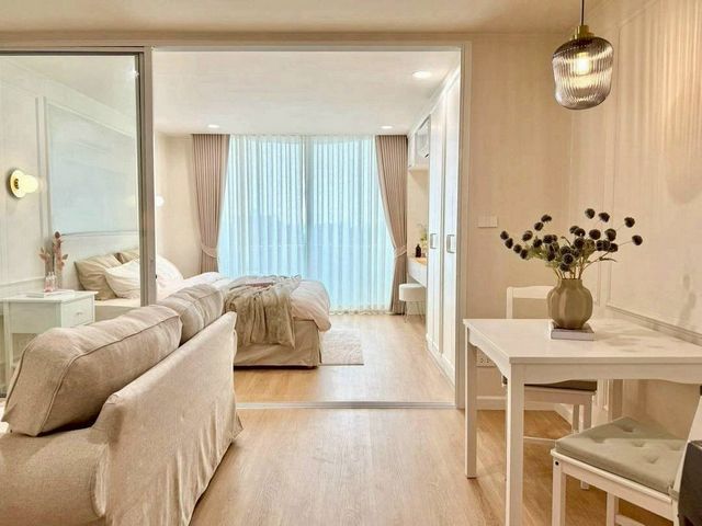 โซนคันคลอง ขาย 2.19 ล้าน 36 ตรม. #นครพิงค์ซิตี้วิว คอนโด #วิวดอยสวยมาก #ใกล้มช. #มีโควต้าต่างชาติ พร้อมเข้าอยู่รายละเอียด• ชั้น 7 วิวดอย รับลมดี• 1 ห้องนอน 1 ห้องน้ำ • ขนาด 36 ตร.ม. ฟังก์ชันลงตัวทำเลสะดวก ใกล้แลนด์มาร์คสำคัญ• มหาวิทยาลัยเชียงใหม่ (CMU)• นิมมาน• MAYA Lifestyle Shopping Center• เจ็ดยอดพลาซ่าราคาขายเพียง 2.19 ล้านบาท