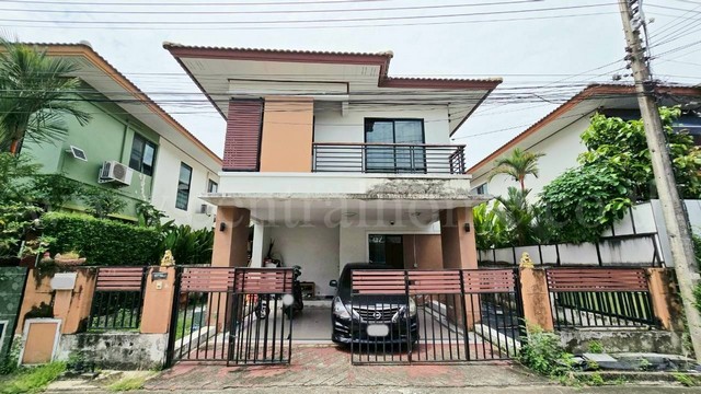 รหัสทรัพย์&nbsp; 6475บ้านแฝด หมู่บ้านฟ้าปิยรมย์ พรีเมียร์ พาร์ค เฟส 10 ลำลูกกาที่ตั้ง :&nbsp;ถนนลำลูกกา ต.บึงคำพร้อย อ.ลำลูกกา จ.ปทุมธานี 12150รายละเอียดทรัพย์- บ้านแฝด&nbsp;2 ชั้น เนื้อที่ 36.8&nbsp;ตารางวา พื้นที่ใช้สอย 130 ตารางเมตร- 3 ห้องนอน,&nbsp;2 ห้องน้ำ,&nbsp;1 ห้องรับแขก,&nbsp;1 ห้องครัว, 2 ที่จอดรถ- ส่วนกลาง&nbsp;550 บาทต่อเดือน- หน้าบ้านหันทางทิศเหนือสิ่งอำนวยความสะดวก&nbsp;- ระบบรักษาความปลอดภัย&nbsp;รปภ