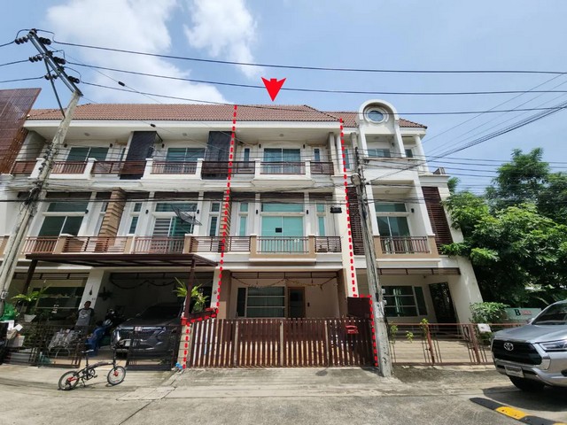    ขายทาวน์เฮ้าส์ โครงการ พรีเมี่ยม เพลส นวมินทร์-สุขาภิบาล 1  เขตบึงกุ่ม กรุงเทพฯ   ถนน นวมินทร์ แขวง นวมินทร์ เขต บึงกุ่ม จังหวัด กรุงเทพมหานคร  ราคาโปรโมชั่น  4,084,000  บาท    ลดจาก  4,960,000   บาท ราคาโปรโมชั่นตั้งแต่วันที่  2 มีนาคม - 31 พฤษภาคม 2569  รายละเอียดทรัพย์ -  เนื้อที่ 26.10 ตร.ว.  พื้นที่ใช้สอย 207.00 ตร.ม. -  ห้องนอน  ห้องน้ำ  -  ที่จอดรถ  -  บ้านหันไปทางทิศ  พิกัดทรัพย์ : https://maps.app.goo.gl/DE1Hy4wbeknWjHPm8  สถา