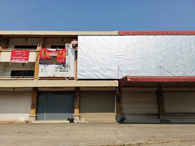    ขายอาคารพาณิชย์ แม่เหียะ เชียงใหม่ ห่างจาก บิ๊กซี ซูเปอร์เซ็นเตอร์ หางดง เพียง 3.20 กม.  ถนน สมโภชเชียงใหม่ 700 ปี  ตำบล แม่เหียะ อำเภอ เมืองเชียงใหม่ จังหวัด เชียงใหม่  ราคาโปรโมชั่น  4,095,000   บาท    ลดจาก  5,700,000   บาท ราคาโปรโมชั่นตั้งแต่วันที่  2 มีนาคม - 31 พฤษภาคม 2569  รายละเอียดทรัพย์ -  เนื้อที่ 23.60 ตร.ว.  พื้นที่ใช้สอย 265.5 ตร.ม.  พิกัดทรัพย์ : https://maps.app.goo.gl/ypdPHLx6kFFfKmDi8  สถานที่ใกล้เคียง   -  บิ๊กซี ซ