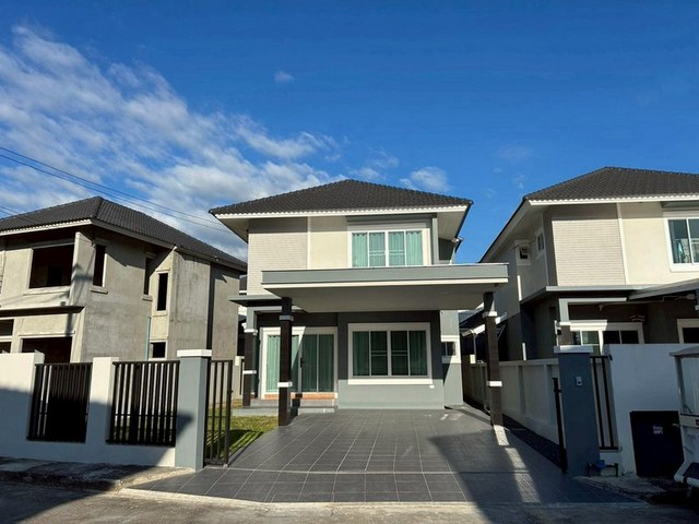 ราคาพิเศษเพียง 3.59 ล้าน 53 ตรว. #โซนสันทราย – #แม่โจ้ บ้านใหม่สร้างเสร็จ พร้อมอยู่ #เฟอร์นิเจอร์ครบ จบในหลังเดียว‼ #หิ้วกระเป๋าเข้าอยู่ได้ทันที เข้าเมือง 15 นาทีรายละเอียดบ้านที่ดิน 53 ตารางวาพื้นที่ใช้สอย 185 ตารางเมตร4 ห้องนอน | 3 ห้องน้ำ2 ที่จอดรถฟรีของแถมแน่น ๆเครื่องทำน้ำอุ่น ทุกห้องน้ำระบบกันขโมย Smart Homeค่าส่วนกลางล่วงหน้า 3 ปี (23,400 บาท)มิเตอร์น้ำประปาภูมิภาคมิเตอร์�