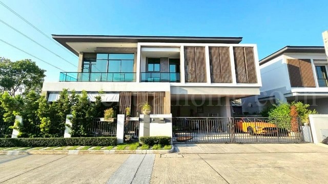 รหัสทรัพย์ : 7000บ้านเดี่ยว บางกอก บูเลอวาร์ด ดอนเมือง-แจ้งวัฒนะ หลังริม บิ้วอินใหม่ทั้งหลังที่ตั้ง :&nbsp;ถนนนาวงประชาพัฒนา แขวงสีกัน เขตดอนเมือง กรุงเทพมหานคร 10210รายละเอียดทรัพย์- บ้านเดี่ยว 2 ชั้น ขนาดเนื้อที่ 83.30 ตารางวา พื้นที่ใช้สอย&nbsp;360 ตารางเมตร หลังริม- 3&nbsp;ห้องนอน, 5&nbsp;ห้องน้ำ, 1 ห้องแต่งตัว, 2 ห้องนั่งเล่น, 2 ห้องครัว,&nbsp;2&nbsp;ที่จอดรถ- เฟอร์นิเจอร์บิวท์อิน (Built-in) ทั้งหลัง �