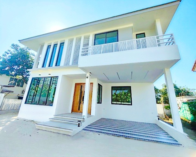 คฤหาสน์ 2ชั้น 5นอน 4 น้ำ ใกล้MRT ลาดพร้าว 1.5กม. 100 ตร.ว. 300 ตร.ม. รัชดา34-38 เซ็นทรัล ลาดพร้าว 2.5 กม.  64,998B-M. บ้านโปร่งโล่งสไตล์ Double Volume เพดานสูง ทำเลรัชดา เงียบสงบ เป็นส่วนตัว เหมาะอยู่อาศัย หรือโฮมออฟฟิศ ใกล้ม.ราชภัฏจันทรเกษม 1.3 กม. และแหล่งไลฟ์สไตล์ครบครัน เดินทางสะดวก เชื่อมต่อถนนหลักได้ง่ายTwo storey Mansion  5bed 4 bath near MRT Ladprao 1.5km. 100 sq.wa. 300sq.m. Ratchada34-38 Central Ladprao 2.5km. rental price 64,998B-M spacious double volume design with high ceilings located in quiet private Ratchada area ideal for residence o