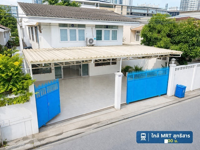 คฤหาสน์ บ้าน 2ชั้น 4นอน ใกล้ MRT สุทธิสาร 450ม.  2 น้ำ 50 ตร.ว.300 ตร.ม. 29,998B-M. ทำเลสุทธิสาร รัชดาฯ บรรยากาศส่วนตัว เงียบสงบ เดินทางสะดวก เข้า-ออกได้หลายทาง เหมาะอยู่อาศัย หรือโฮมออฟฟิศ ใกล้รพ.โกลเด้นเยียร์ 1.0 กม.แหล่งชุมชน และรถไฟฟ้าTwo story detached house 4bed 2bath   50 sq.wa.near MRT Sutthisan450m.usable area 300 sq.m. rental price 29,998 B-M located in Sutthisan Ratchada area private peaceful atmosphere convenient access from multiple routes suitable for residence or home office near Golden Year Hospital 1.0 km. and community amenitiesถ.รัชดาภิเษก สุทธิสารวินิจฉัย  แข�