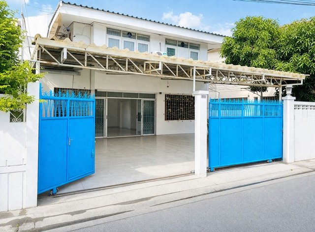 ใกล้ MRT สุทธิสาร 450ม. จอดรถในบ้านได้ 3 คัน คฤหาสน์ บ้าน 2 ชั้น 4 นอน 2 น้ำ  50 ตร.ว.300 ตร.ม. 29,999 B-M. ทำเลสุทธิสาร รัชดาฯ บรรยากาศส่วนตัว เงียบสงบ เดินทางสะดวก เข้า-ออกได้หลายทาง เหมาะอยู่อาศัย หรือโฮมออฟฟิศ ใกล้รพ.โกลเด้นเยียร์ 1.0 กม.แหล่งชุมชน และรถไฟฟ้าnear MRT Sutthisan450m. Two story detached house 4bed 2bath   50 sq.wa. usable area 300 sq.m. rental price 29,999 B-M located in Sutthisan Ratchada area private peaceful atmosphere convenient access from multiple routes suitable for residence or home office near Golden Year Hospital 1.0 km. and community amenitiesถ.รัชดาภิเษ�