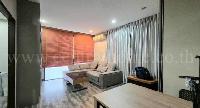 รหัสทรัพย์ N1051คอนโด I-Zen Prime นาคนิวาส ลาดพร้าว 71 62 ตารางเมตร ห้องสวย ทำเลดี ราคาถูกที่สุดในโครงการที่ตั้ง : ถนนนาคนิวาส แขวงลาดพร้าว เขตลาดพร้าว กรุงเทพมหานคร 10230รายละเอียดทรัพย์- คอนโด Low Rise 5 ชั้น ห้องอยู่ชั้น 2 อาคาร B เนื้อที่ 62.02 ตารางเมตร- 2 ห้องนอน, 1 ห้องน้ำ, 1 ห้องนั่งเล่น, 1 โซนครัว พร้อมเคาท์เตอร์ครัว, มีระเบียง- แอร์ 3 เครื่อง, ตู้เย็น, ไมโครเวฟ, ระบบน้ำร้อน-น้ำเย็น, ที่ดูด