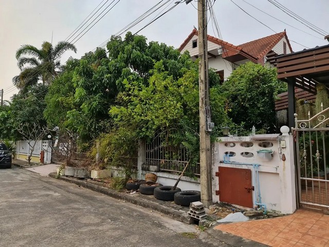  ขาย บ้านเดี่ยว/ทาวน์เฮ้าส์/คอนโด โครงการ  ขาย คอนโด บี รีพับบลิค สุขุมวิท 101/1   ซอย สุขุมวิท 101/1 ถนน สุขุมวิท แขวง บางจาก เขต พระโขนง จังหวัด กรุงเทพมหานคร   ราคาโปรโมชั่น 2,766,000     บาท    ลดจาก 3,214,000     บาท ราคาโปรโมชั่นตั้งแต่วันที่  2 มีนาคม - 31 พฤษภาคม 2569  รายละเอียดทรัพย์ -  พื้นที่ใช้สอย42.85 ตร.ม. -  บ้านหันไปทางทิศ เหนือ  พิกัดทรัพย์ : https://maps.app.goo.gl/nSPoj8Je5iBFy9Ub8  สถานที่ใกล้เคียง   -  ซีคอนสแควร์​ �